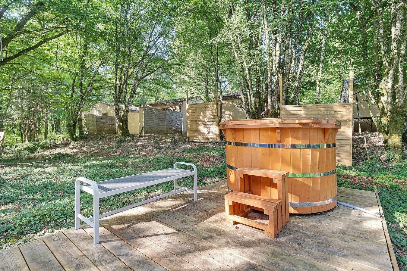 Foto 11 von 31: Tiny Home Beynac Lux im Wald – Ruhe, Natur & beheizter Pool