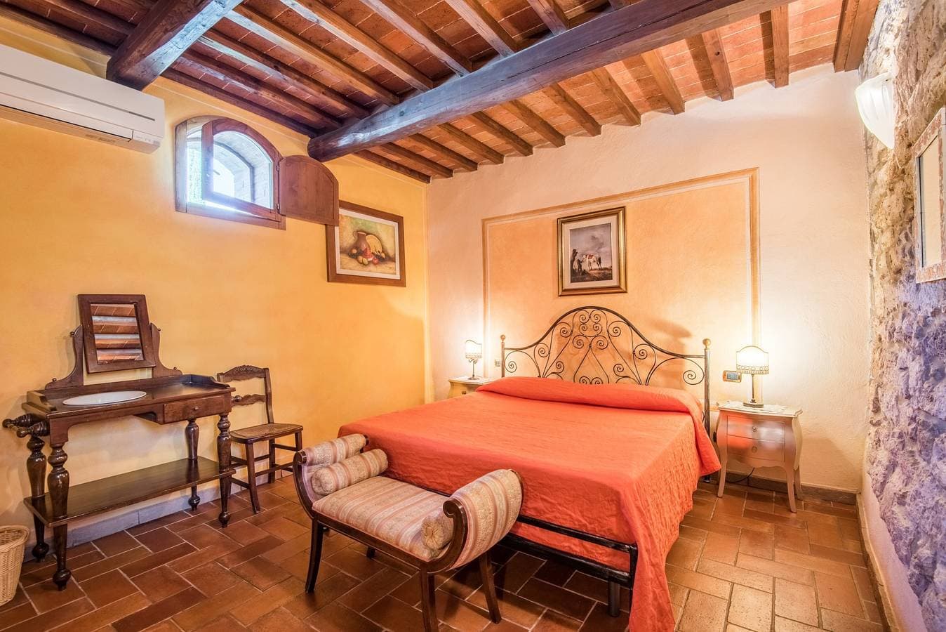 Foto 13 von 28: Ferienwohnung 'Agriturismo Ischieto - La Cantina' mit Gemeinschaftspool, WLAN & Klimaanlage