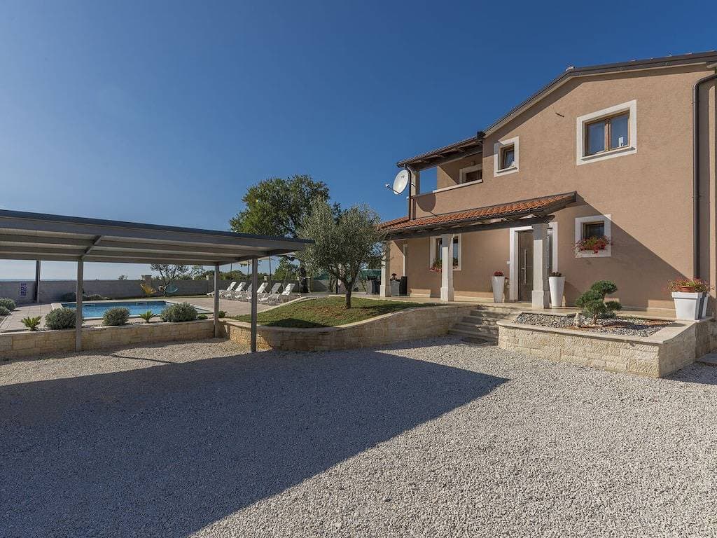 Foto 5 von 20: Villa in Tinjan mit Schwimmbecken