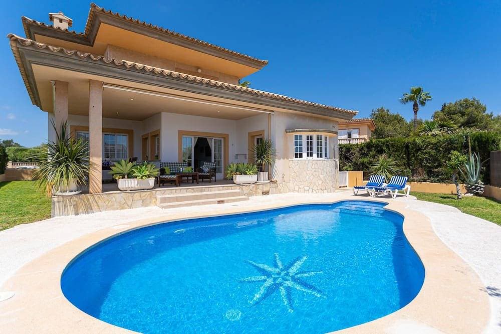 Awesome home in Cala Bona 1