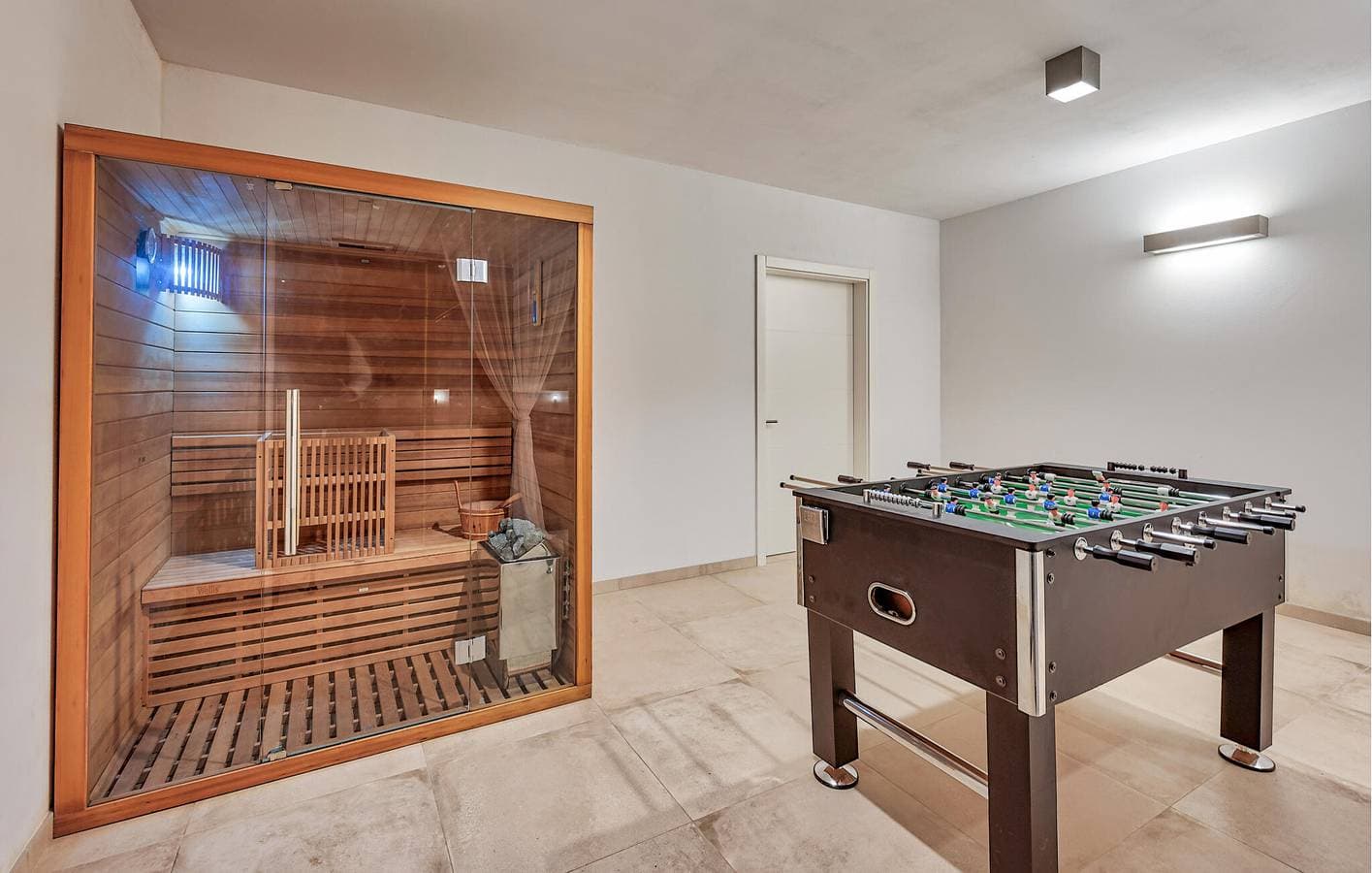 Foto 13 von 38: Geräumige 2-Zimmer-Wohnung mit Pool, WLAN und Parkplatz in der Nähe des Stadtzentrums von Kujici