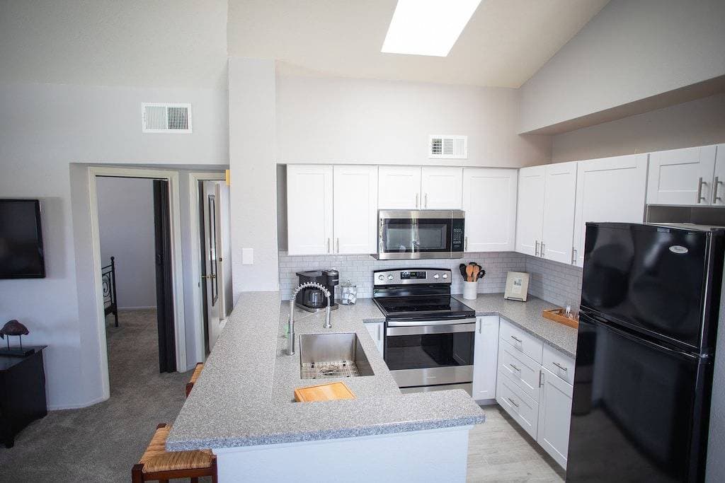 Foto 7 von 21: Lake View Condo with Pool/Boat Parking!