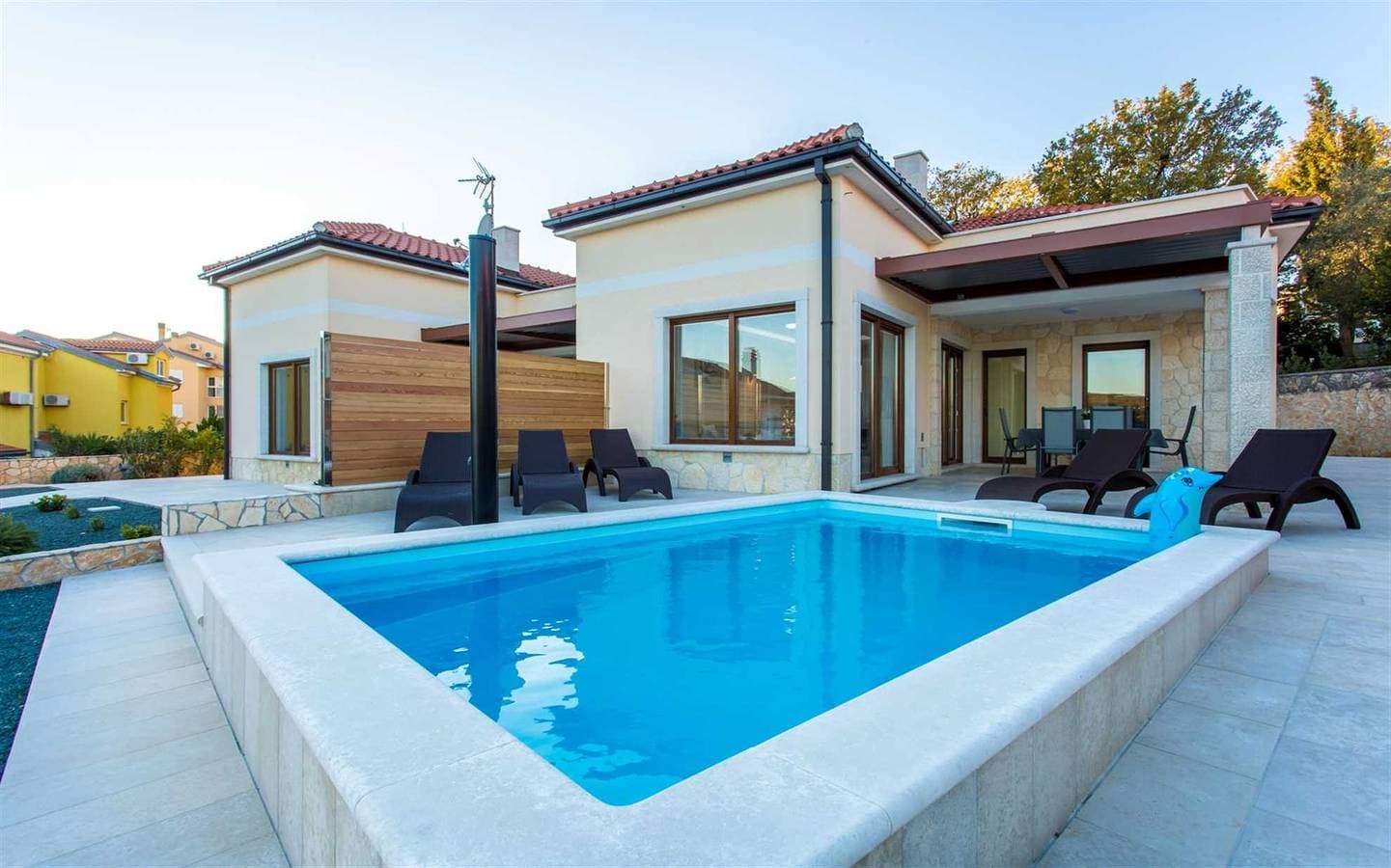 Foto 6 von 43: Strand Villa Ema mit Panoramablick auf das Meer, Pool, Garage, Grill & Spielzimmer