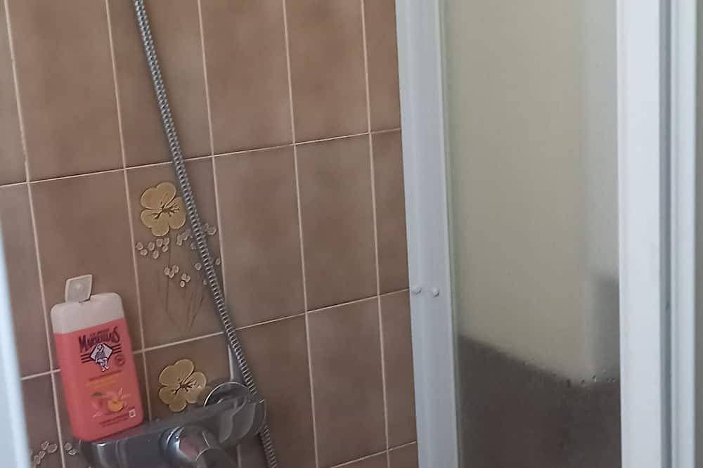 Foto 12 von 30: Bedroom and bathroom with summer kitchen, 12-minute walk to beach