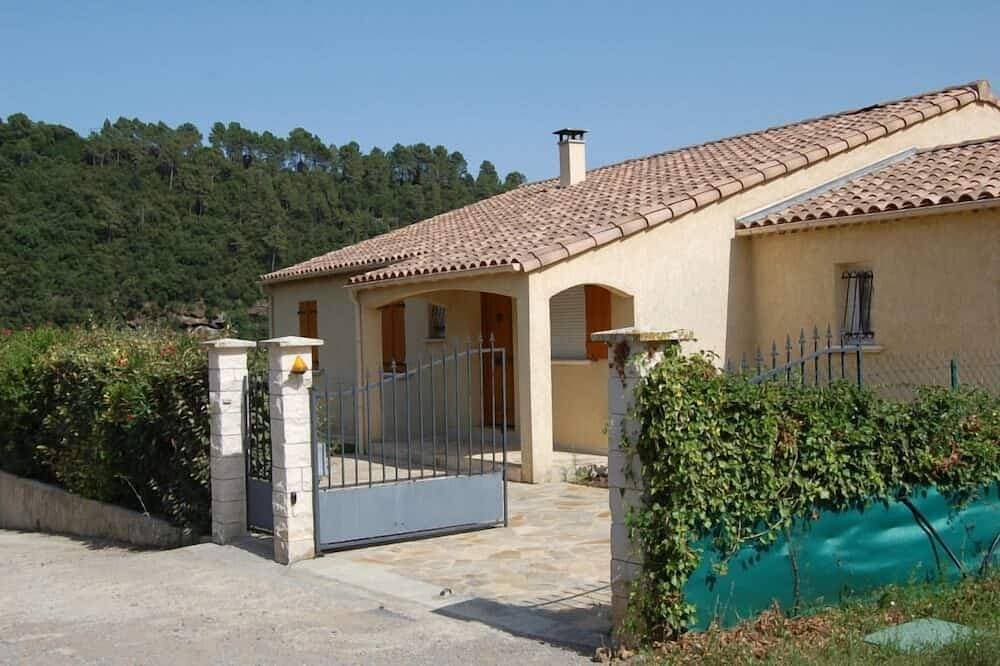 Foto 13 von 26: Haus auf einer Ebene, ruhig, mit Garten und Pool