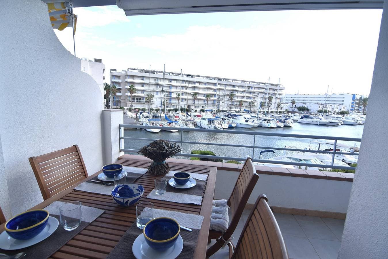 Gemütliche Wohnung mit Terrasse und Kanalblick, in der Nähe des Strandes in Roses, Costa Brava. 1