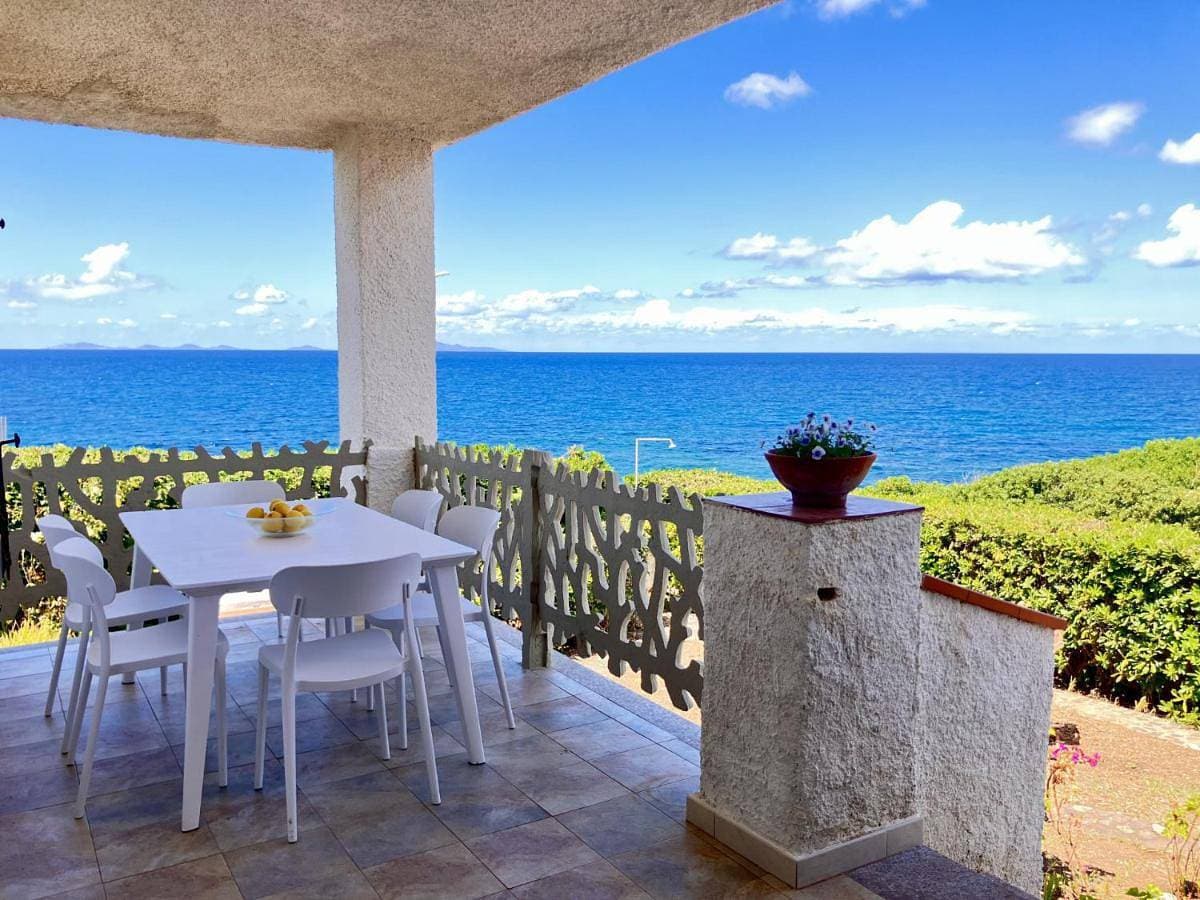 Villa sul mare con giardino e vista mozzafiato 1