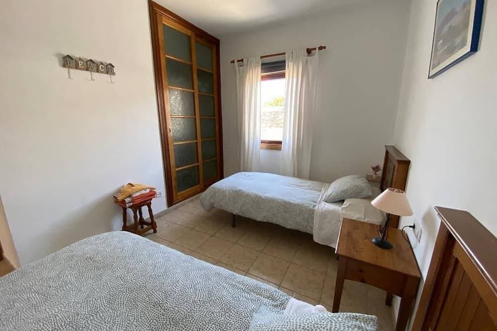 Foto 5 von 30: Villa in der Nähe des Meeres mit privatem beheiztem Pool, Parkplatz, Terrasse und Grill.
