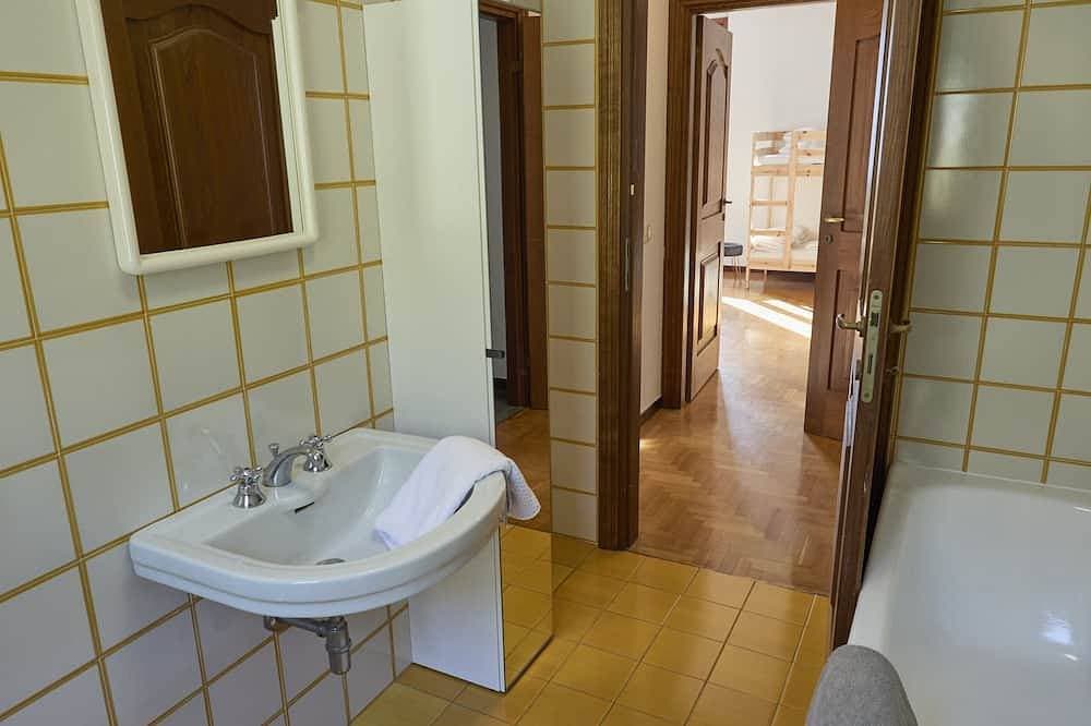 Foto 8 von 24: Comfortable lakefront family apartment