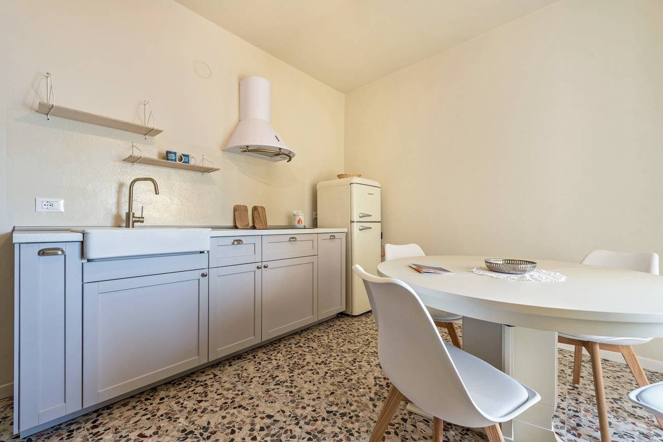Foto 9 von 25: Ferienwohnung "Nonna Fina" mit Blick auf den See und die Berge, Gemeinschaftspool und WLAN