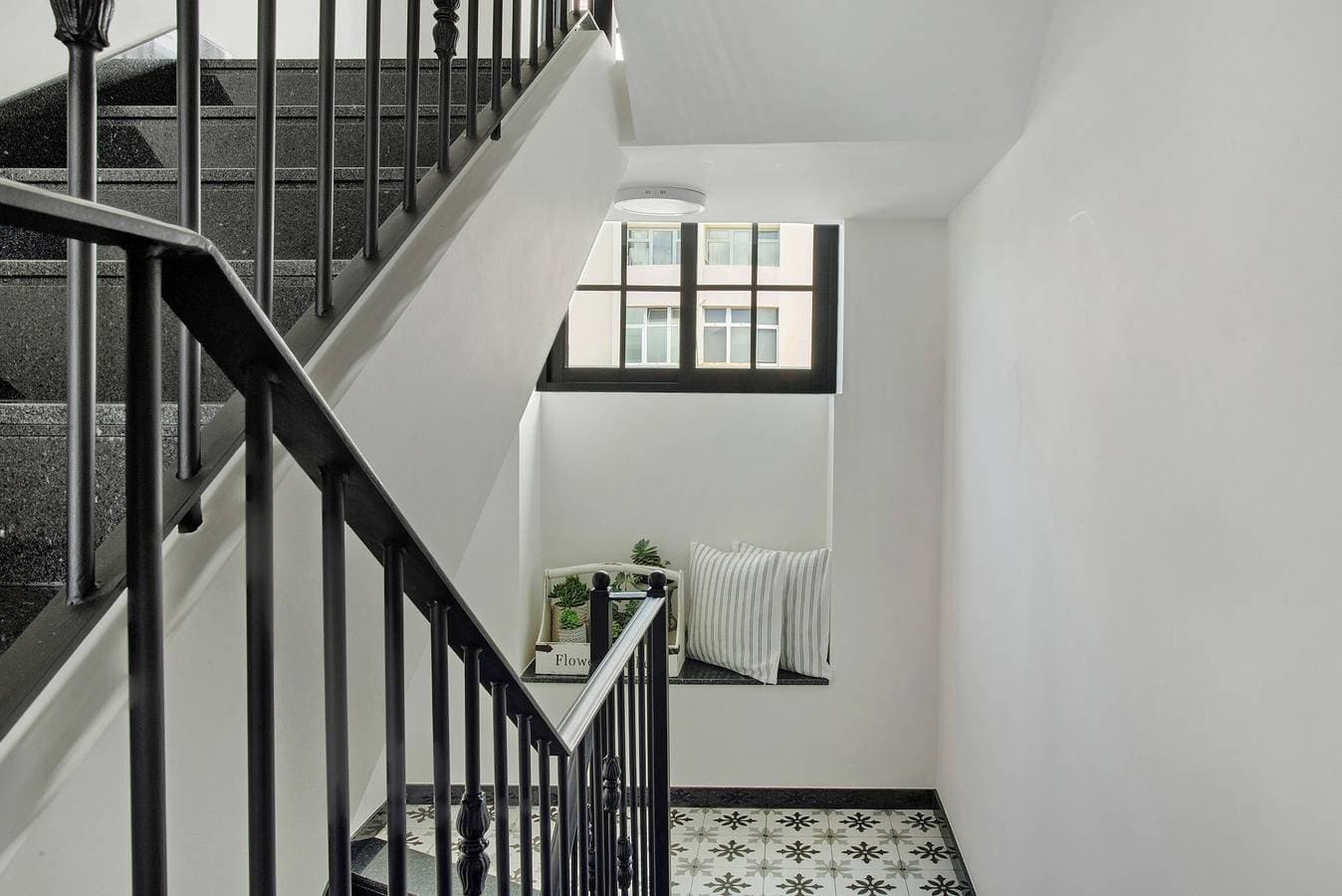 Foto 12 von 28: Einzimmerapartment '5' mit Meerblick, Gemeinschaftspool und Wi-Fi