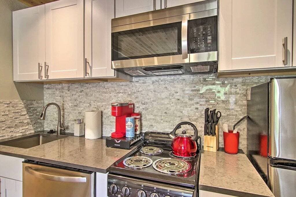 Foto 10 von 16: New! Cozy Big Sky Condo: Walk to Ski Lift & Dining