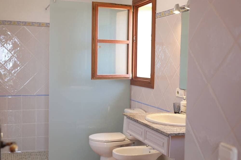 Foto 9 von 30: Es Serral -  Pool, Terrasse, Garten und Meerblick - Gratis WLAN