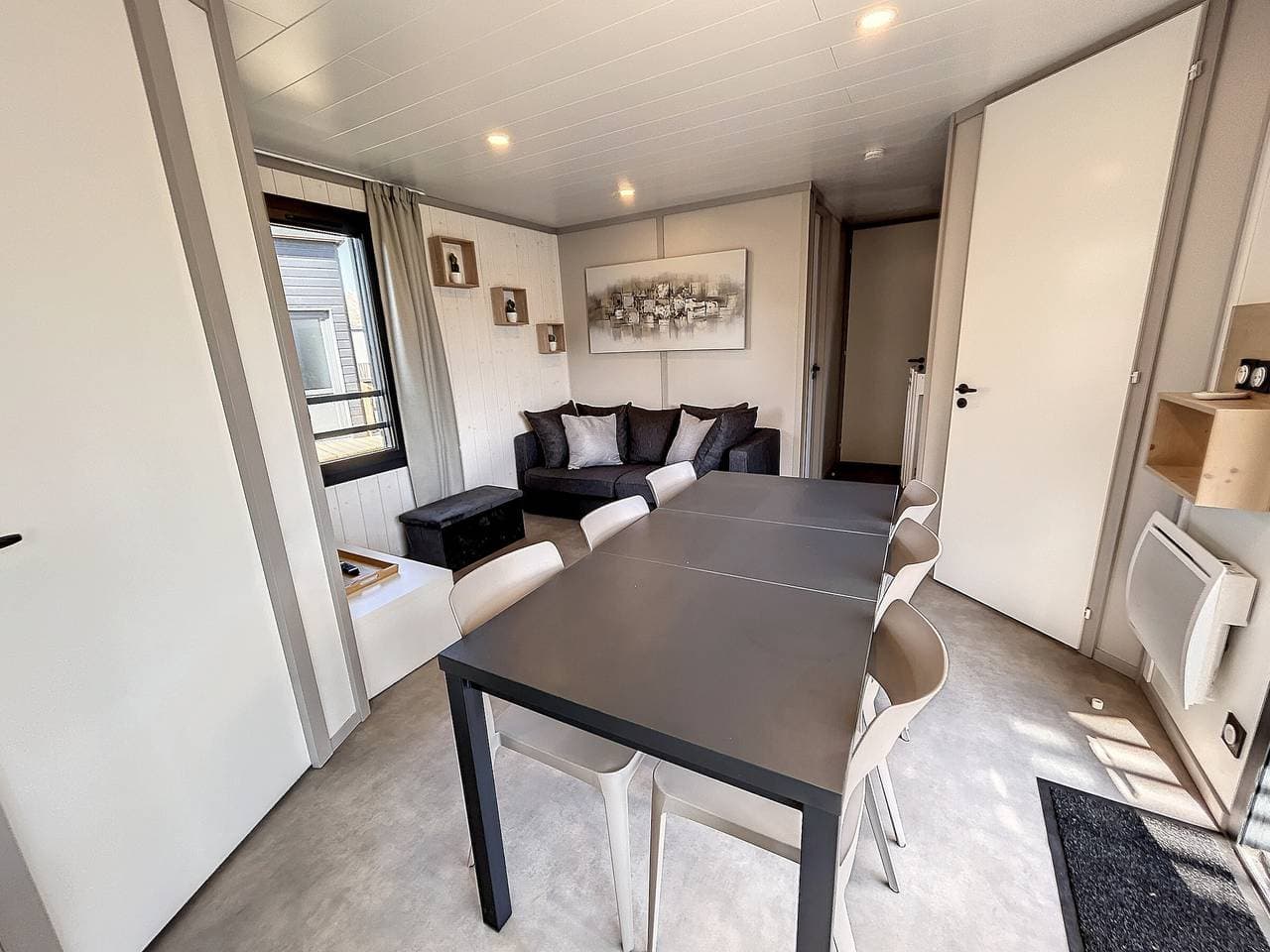 Foto 7 von 35: Gemütliches Chalet mit beheiztem Pool, Terrasse und 6 Betten