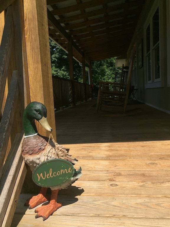 Foto 13 von 37: Private Riverfront 3-Bett / 2 Bad Haus auf dem Oconaluftee Fluss! Private Dock!