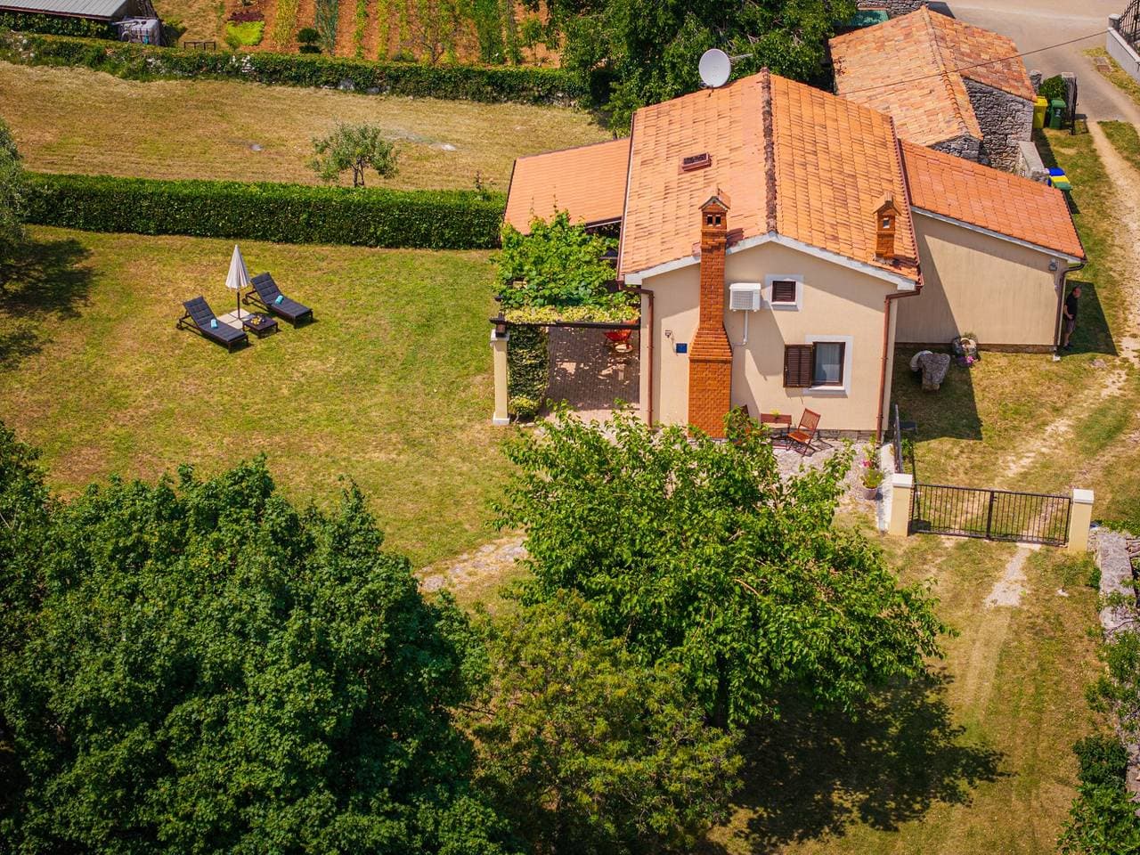 Foto 11 von 32: Ferienhaus Lijana * ruhige Lage, 3500 m2 eingezäunter Garten, WLAN