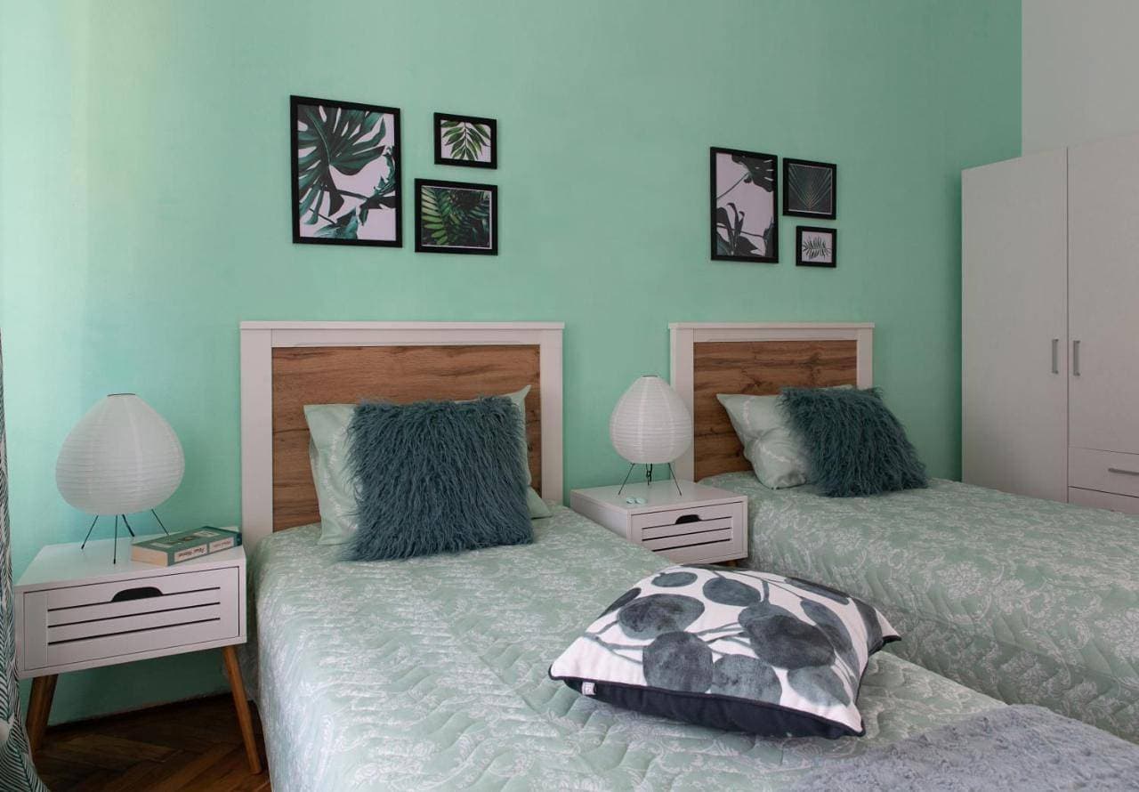 Foto 7 von 13: Twin Room with Private Bathroom