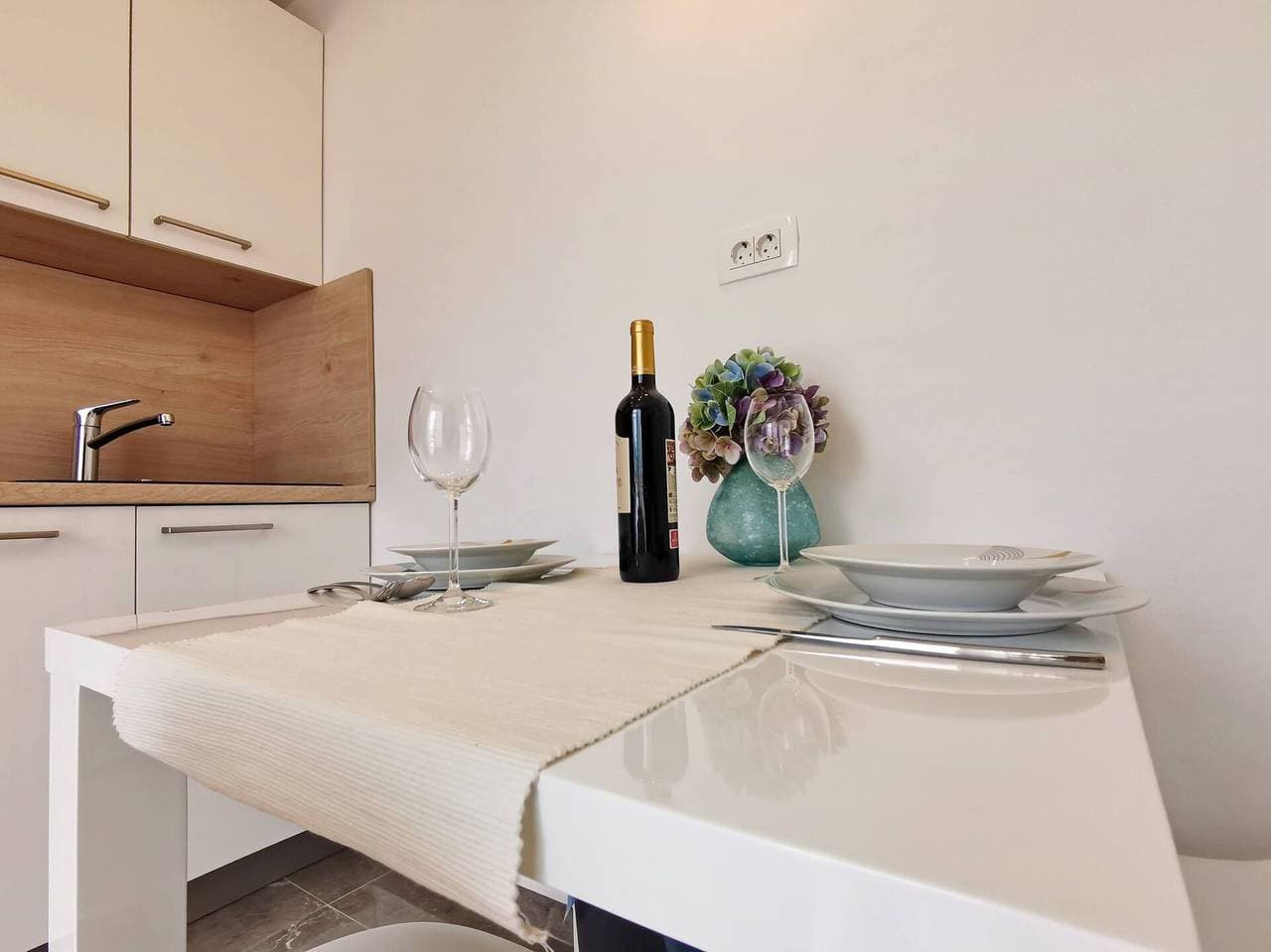 Foto 8 von 24: Studio-Apartment More - direkt am Meer, Meerblick, Terrasse, Waschraum, Grill