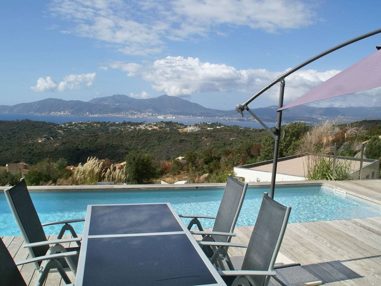 Foto 6 von 40: Sunset Villa mit Blick auf die Bucht