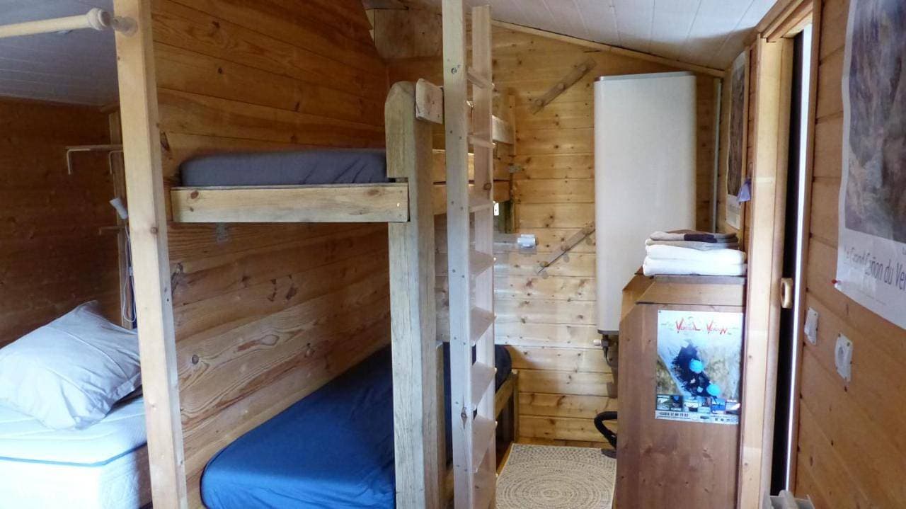 Foto 13 von 24: Chalet with Private Bathroom