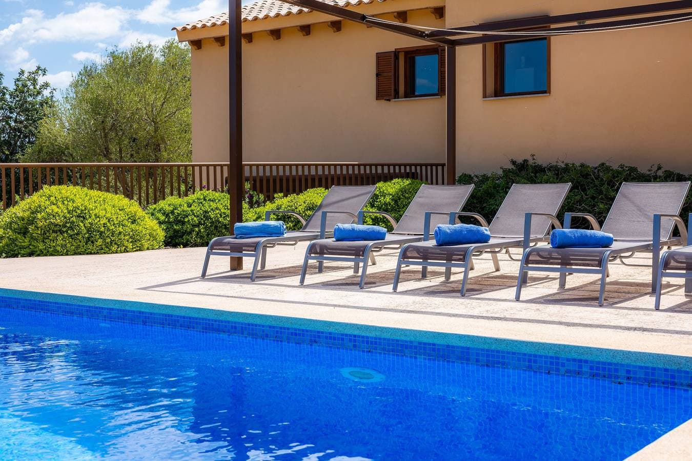 Foto 8 von 25: Ferienhaus Pula Rustic mit Bergblick, Pool und WLAN