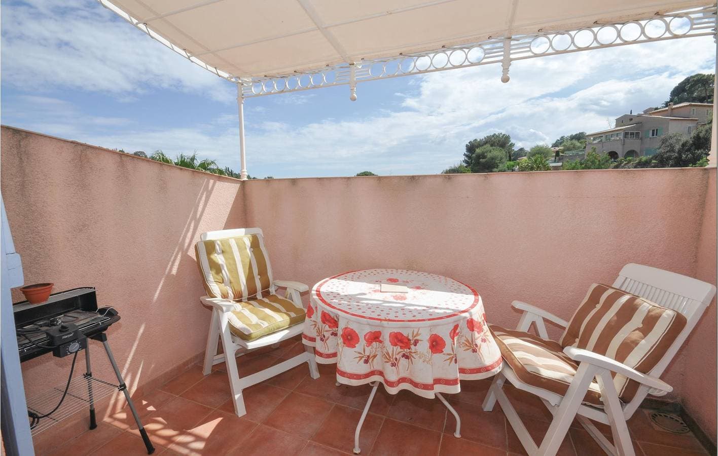 Foto 10 von 13: Apartment mit Meerblick, Pool und Parkplatz.