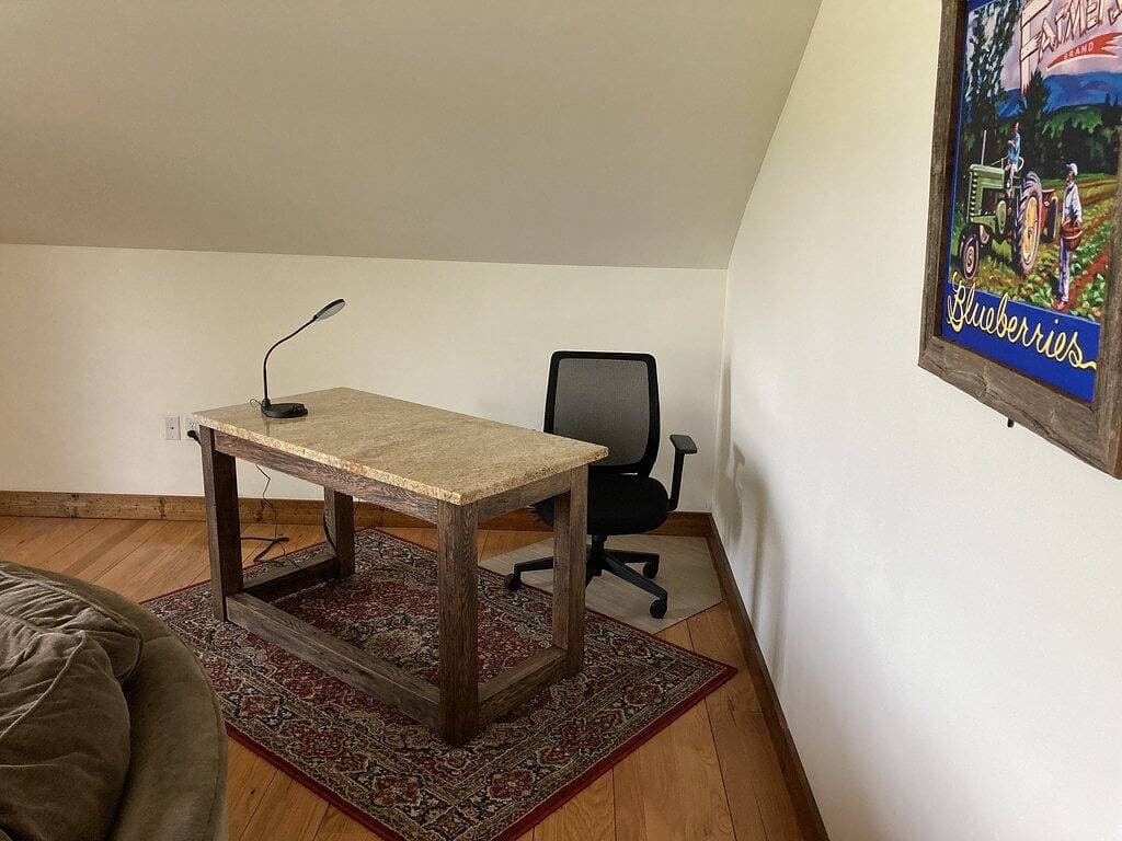 Foto 12 von 33: Quiet, spacious, private, beautiful views above art studio