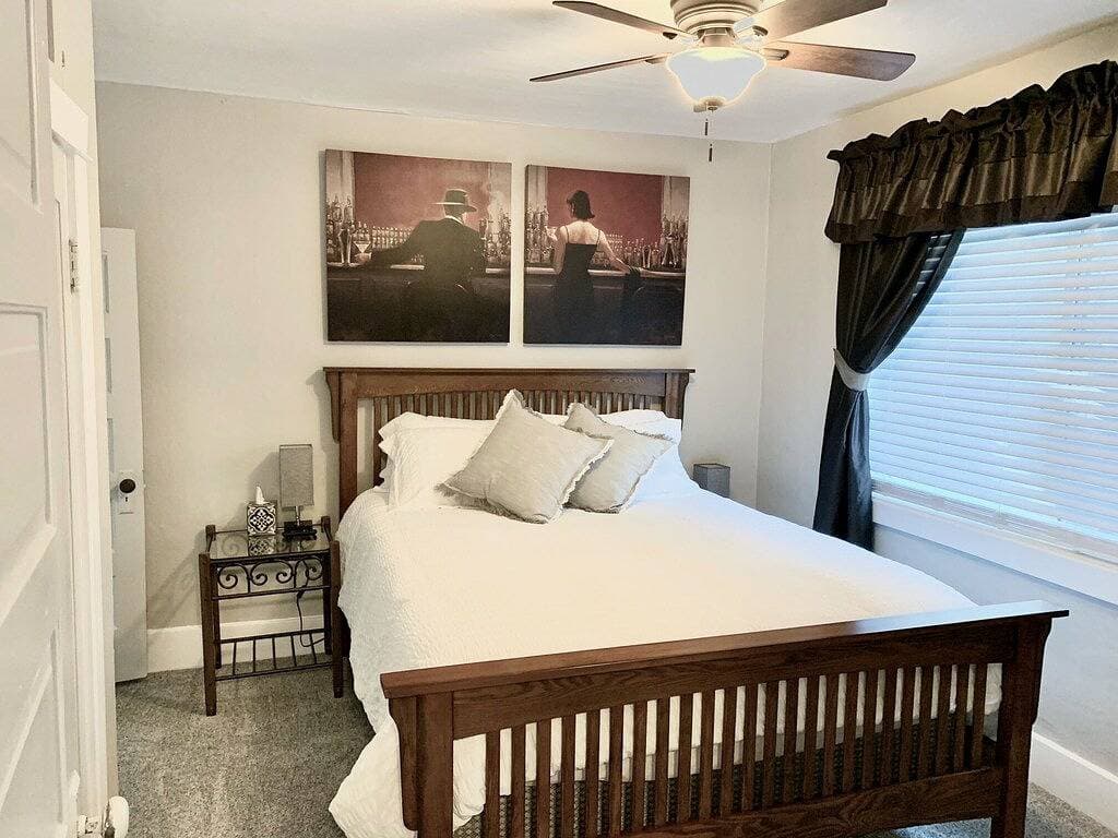 Foto 13 von 20: 2Br/1Ba Cute 1910 Cottage - Walk Downtown!