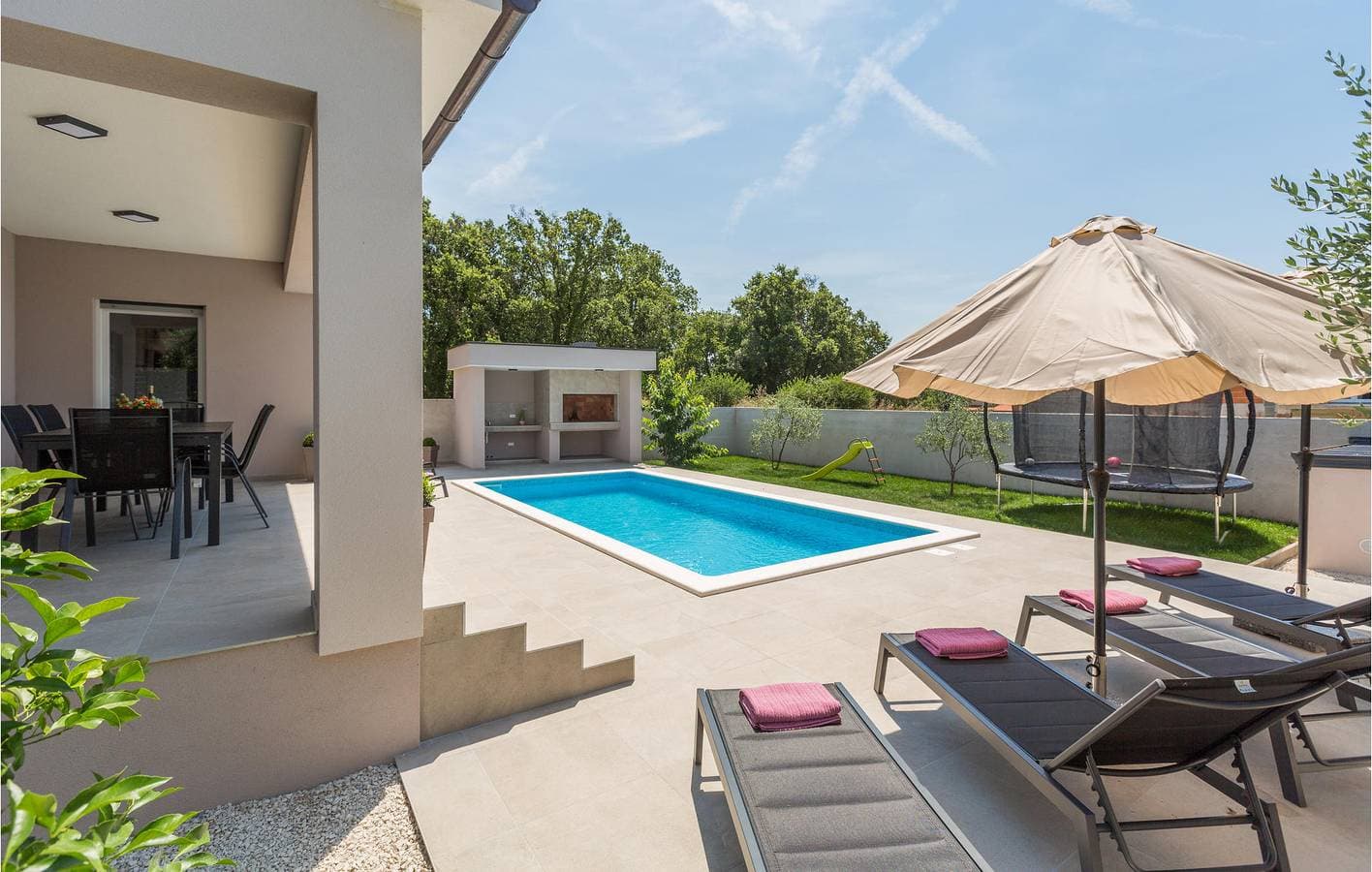 Foto 10 von 33: Reizende 2-Zimmer-Wohnung mit Pool in der Nähe des Stadtzentrums von Galizana