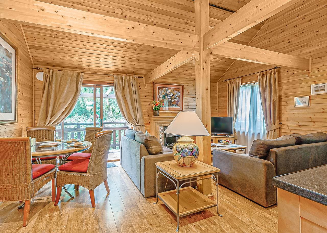 Foto 5 von 9: Falkner Watersedge Lodge