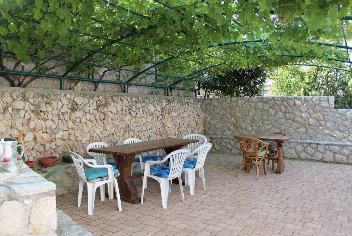 Foto 10 von 25: Studio Appartement mit Terrasse und Meerblick Njivice, Krk As-5458-a