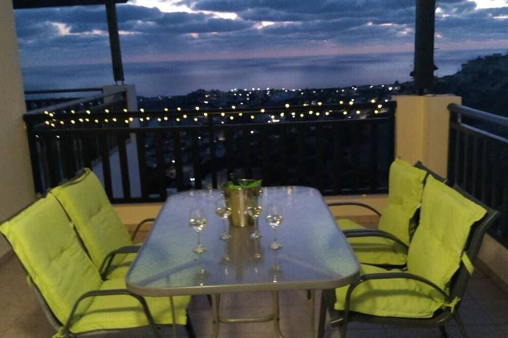 22C Christina Hilltop Apartment panoramic views. 1