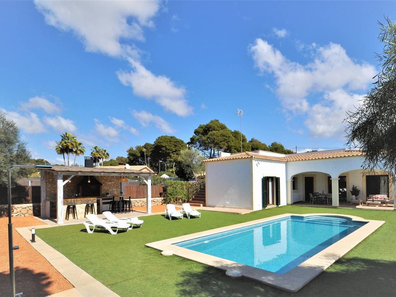 Villa Monica en barrio residencial de Cala Pi para 6 personas con piscina priva 1