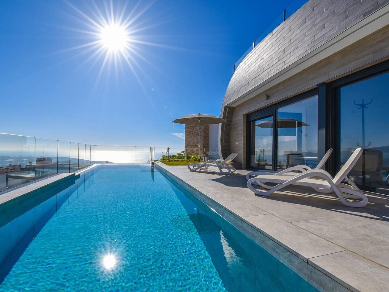 Moderne Luxusvilla, Meerblick und beheiztem Pool 1
