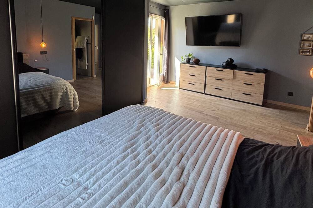 Foto 13 von 30: Comfortable villa with spa and fitness room
