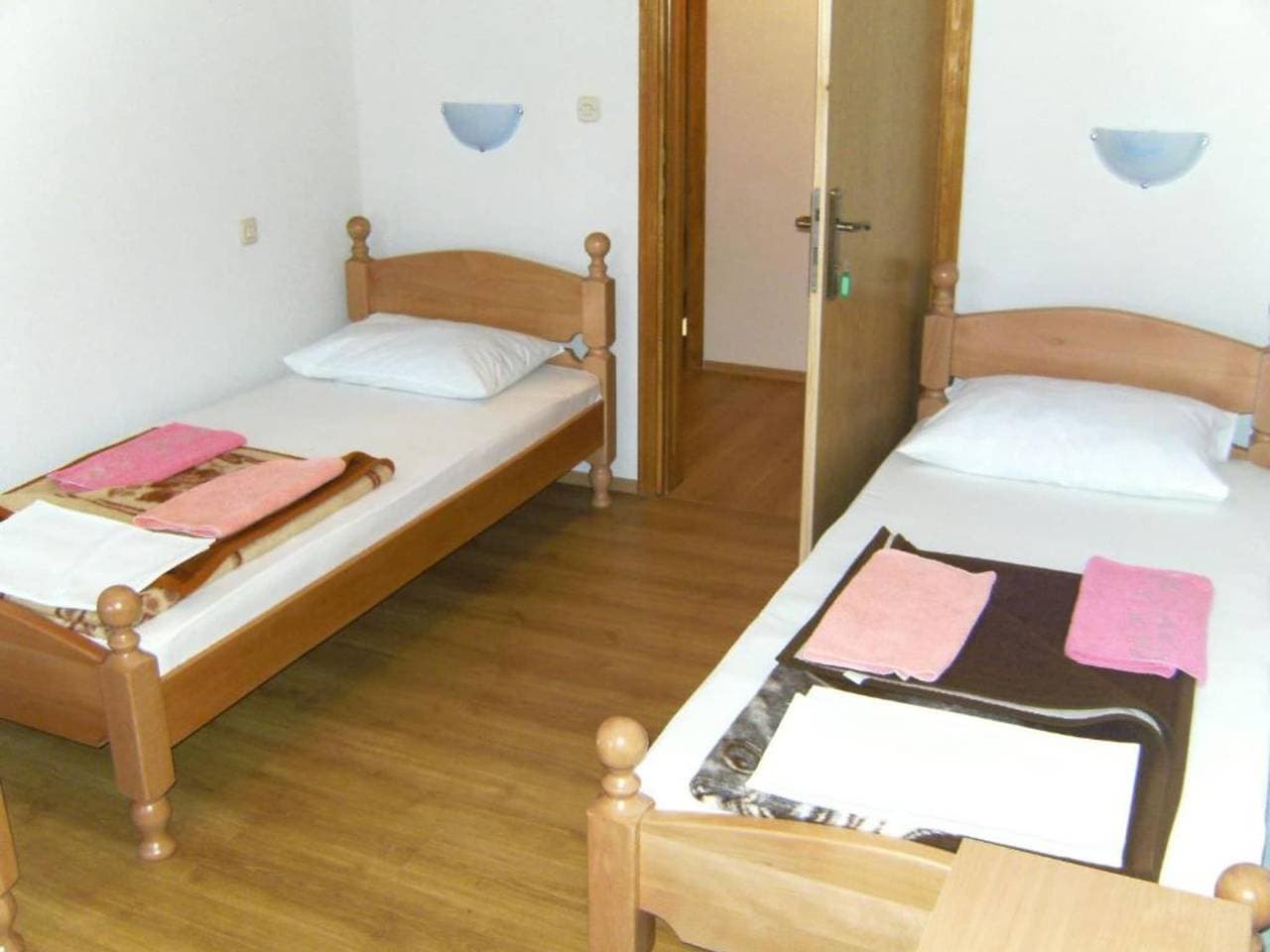 Foto 2 von 16: Elez Serenity Guesthouse - Twin room 4