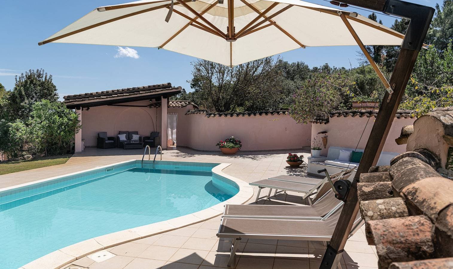Foto 3 von 27: Villa Fiori 4 Is Molas – Exklusive Villa mit privatem Pool und Meerblick auf Sardinien