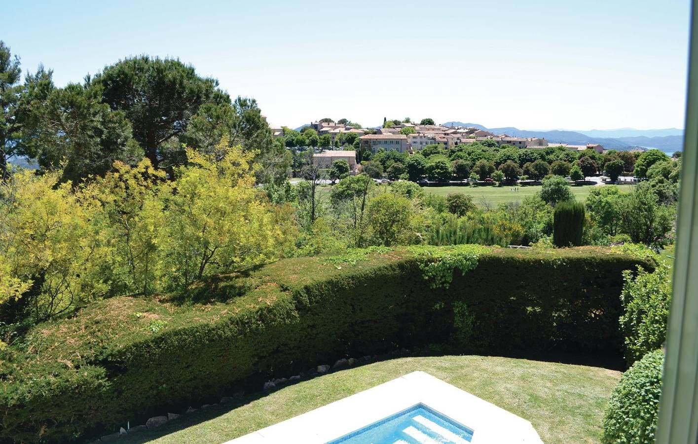 Foto 12 von 29: Stilvolle 135qm Cabris Apt: Pool, Terrasse, Parkplatz & WiFi!