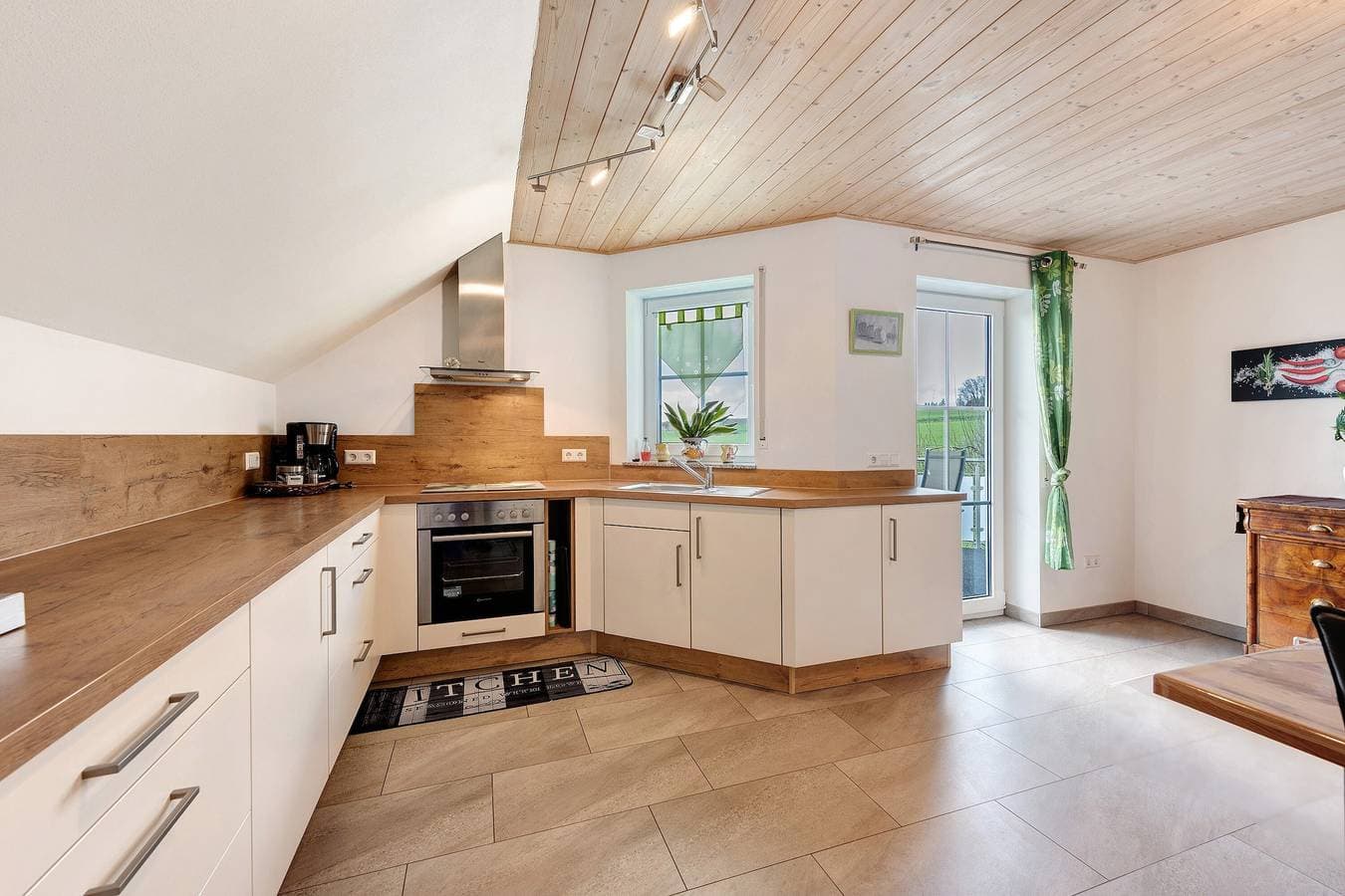 Foto 6 von 25: Gemütliche Ferienwohnung im Dachgeschoss "Vogelsang" mit Bergblick, WLAN & Balkon