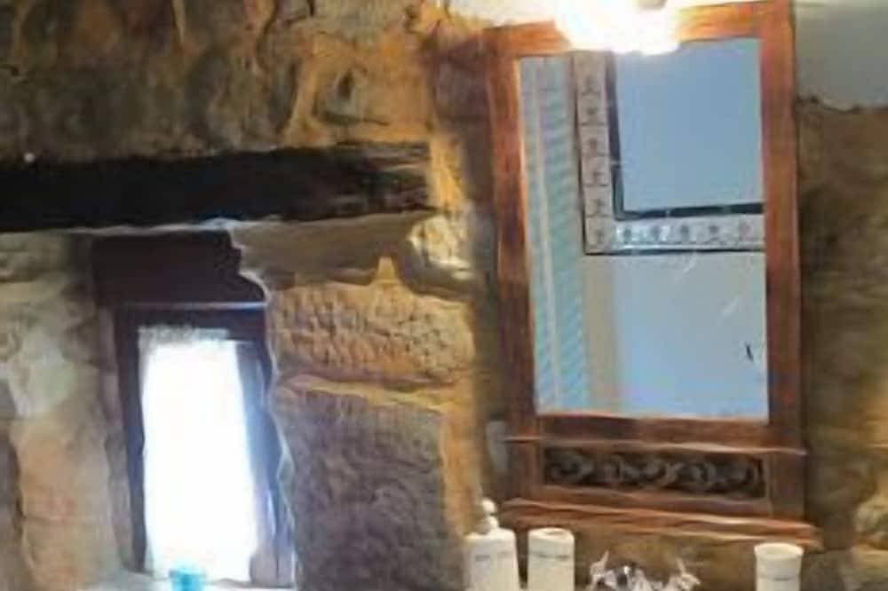 Foto 7 von 28: Das Steinhaus des Dorfes für 10 Personen