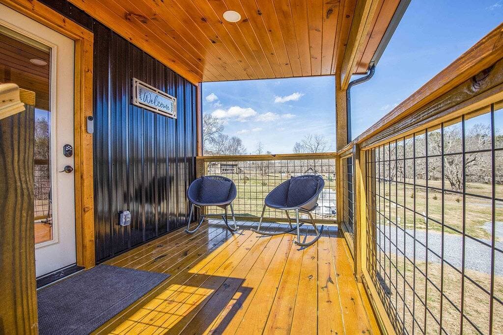 Foto 11 von 35: ⛰Romantic Tiny Home - Wi-Fi & Hot Tub & Fire Pit