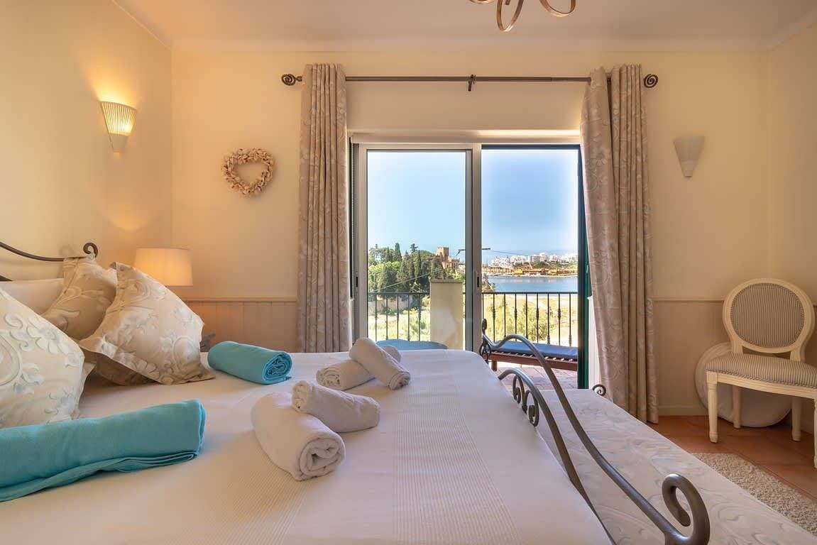 Foto 8 von 25: Ferienhaus für 4 Personen mit Pool
