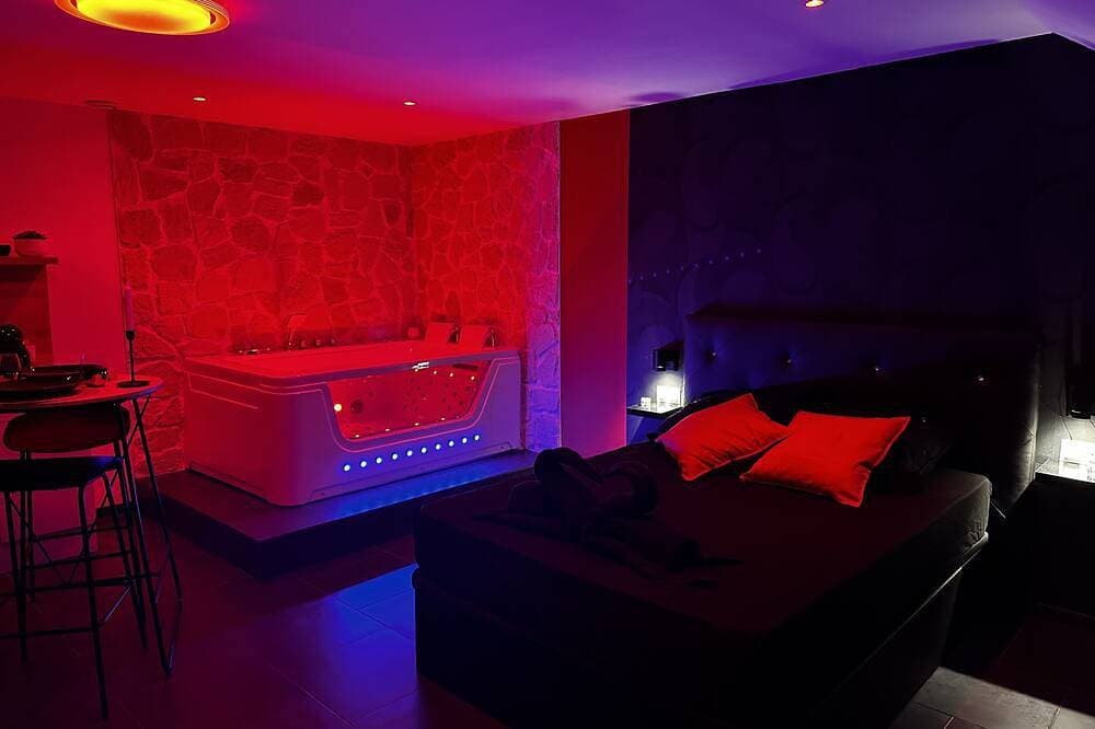 Love Room Avec Jacuzzi 1