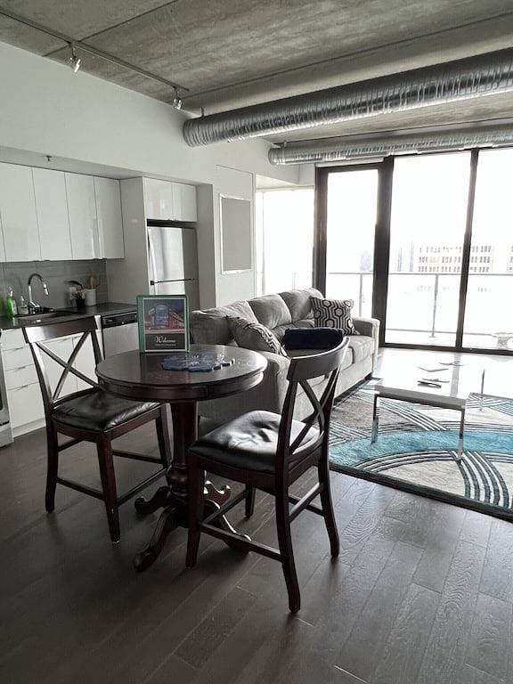 Foto 13 von 13: Executive Luxury 2 bed Spacious Downtown WIFI laundry
