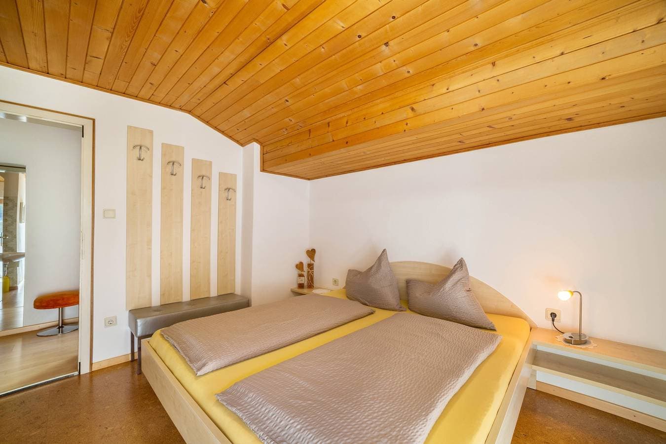 Foto 6 von 23: Ferienwohnung 'Typ A Pöder's Haus' mit Bergblick, Gemeinschaftsgarten und WLAN