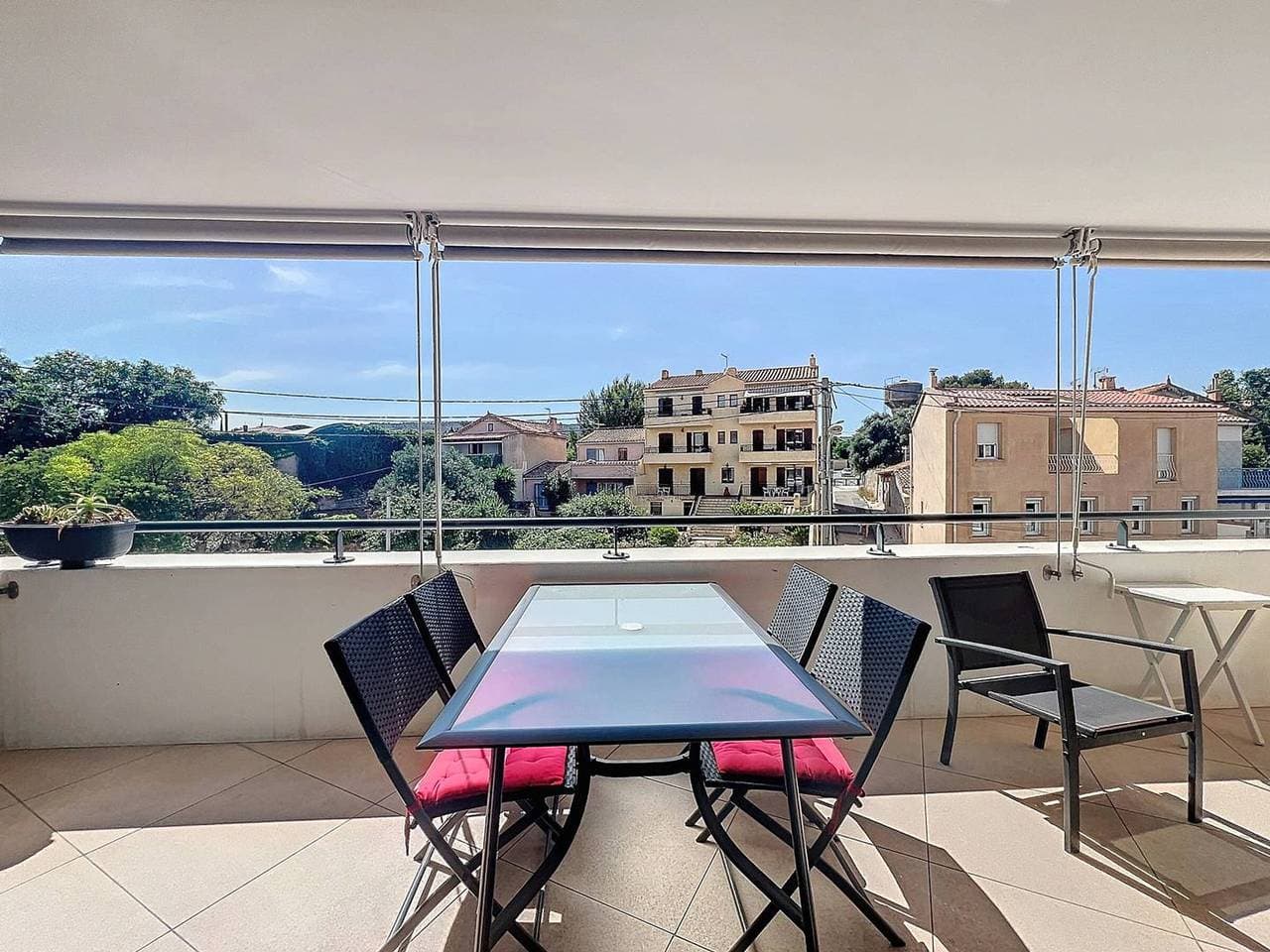 Modernes T2 mit Terrasse, Klimaanlage und Parkplatz in La Ciotat 1