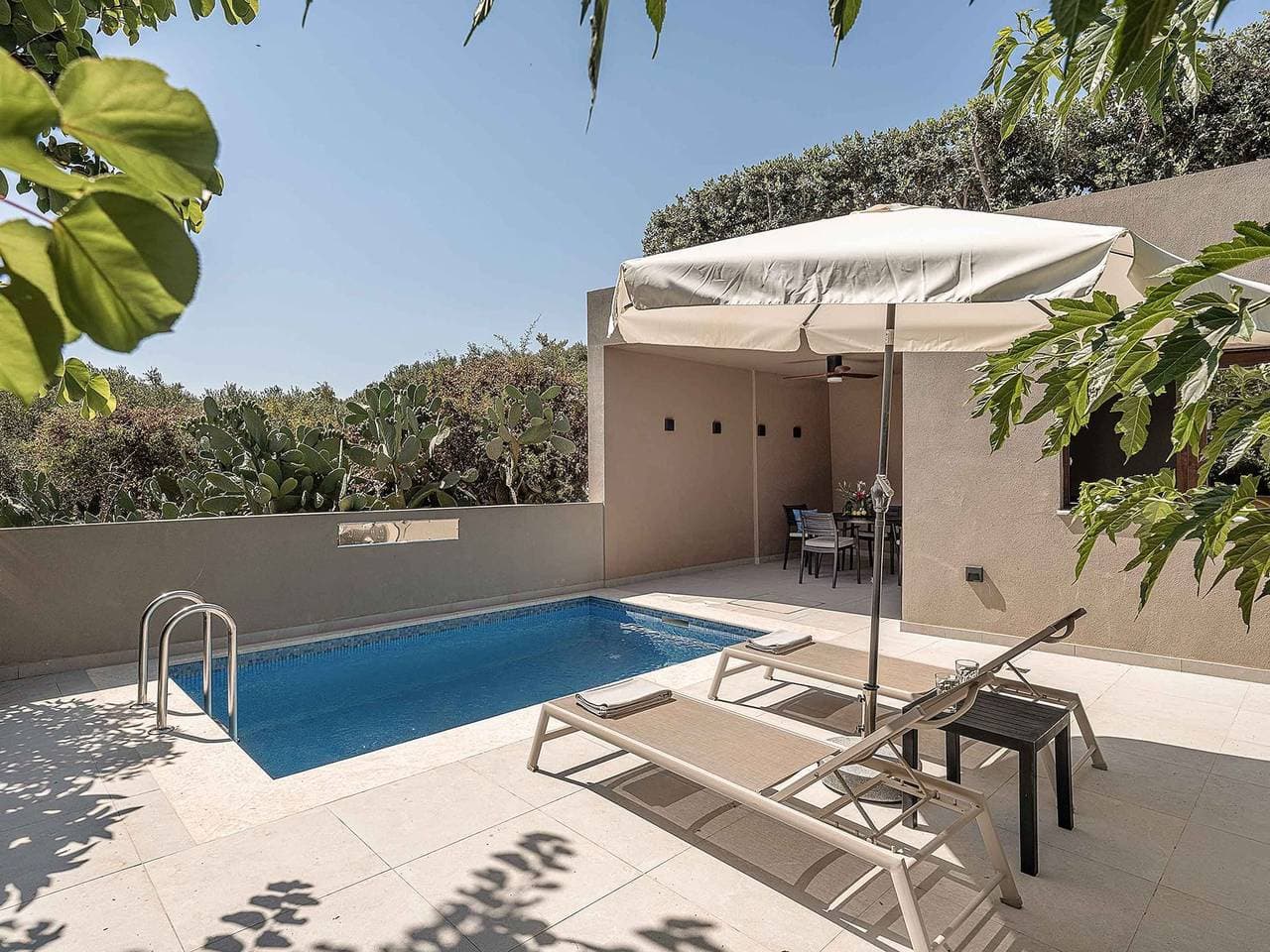 Foto 2 von 32: Villa Anthos |Luxury 1-Bedroom with Heated*  Pool!