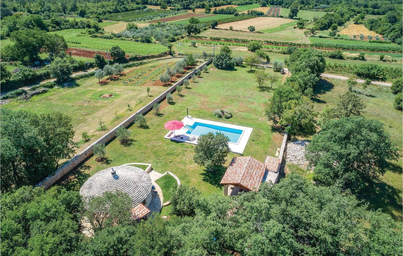 Foto 2 von 39: Charmantes Apartment mit Pool und Außenküche, 1,5 km vom Stadtzentrum entfernt