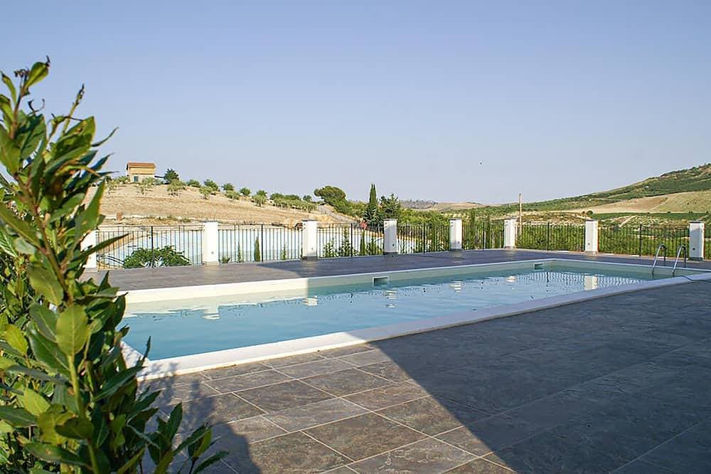 Cozy apartment in Mazzarino with swimming pool 1