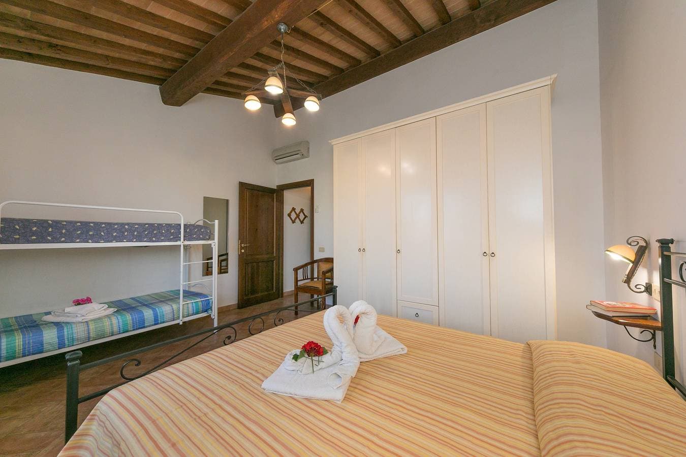 Foto 12 von 18: Bauernhof "Il Pino - Mandorlo" mit Gemeinschaftspool, privater Terrasse und WLAN